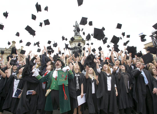 7 Benefits of Studying in the UK University